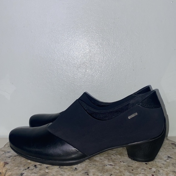 ECCO WOMEN'S SCULPTURED GTX BLACK LEATHER SLIP ON SHOE Size 38 (US 7-7.5) - Picture 13 of 16